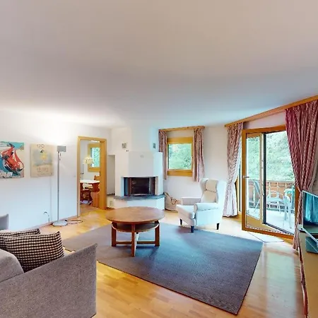 Trais Tschiervs Apartment
